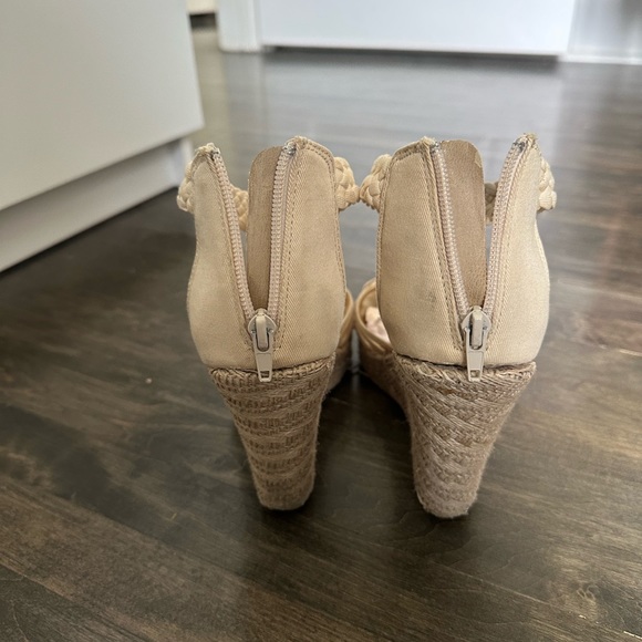 Steve Madden Open Toed Wedge Heels, Size 8.5 - Picture 3 of 3